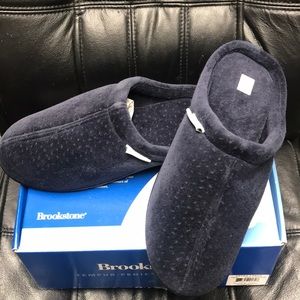 tempur pedic mens slippers brookstone